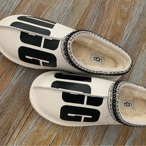 UggTasman Chopped Logo low top leather slippers